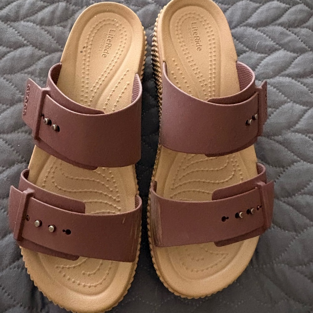 CROCS Burgundy LiteRide